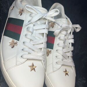 Gucci men’s leather white shoe w/ green & stripes , gold stars and bee accents